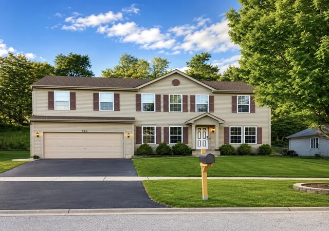 Homes for sale in Marengo, IL | 720 Ridge Dr, Marengo, IL 60152 | MLS# 12692678