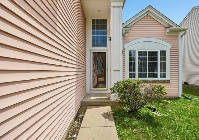 Photo 2 of Single family home for sale at 561 Ivory Ln, Bartlett, IL 60103 | MLS# 12692717 | Listing updated on 2026-09-12