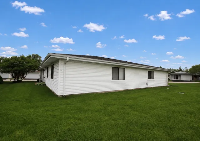Homes for sale in Schaumburg, IL | 951 Chelsea Ln, Schaumburg, IL 60193 | MLS# 12692720