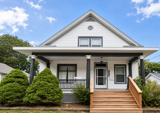 Homes for sale in Bloomington, IL | 1214 N Oak St, Bloomington, IL 61701 | MLS# 12692792