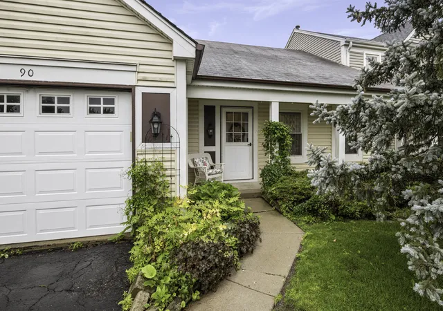 Homes for sale in Mundelein, IL | 90 Sandhurst Rd, Mundelein, IL 60060 | MLS# 12692827