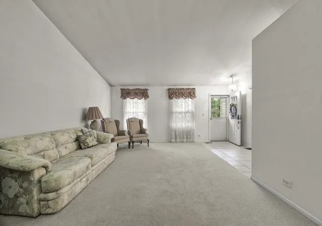 Homes for sale in Mundelein, IL | 90 Sandhurst Rd, Mundelein, IL 60060 | MLS# 12692827