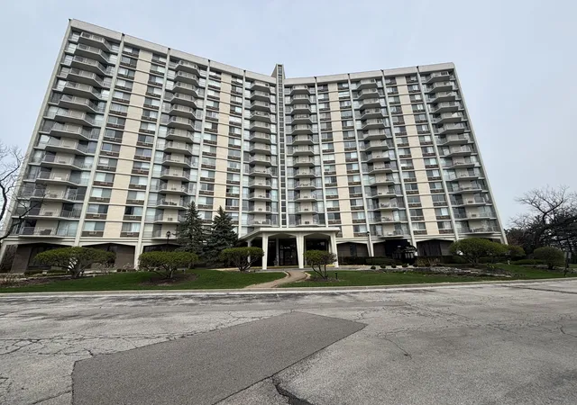 Homes for sale in Oak Brook, IL | 40 N Tower Rd #10M, Oak Brook, IL 60523 | MLS# 12692841