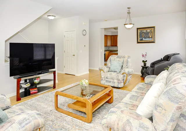 4th image of 219 Riverfront Dr, Mount Prospect, IL 60056 | MLS# 12692857