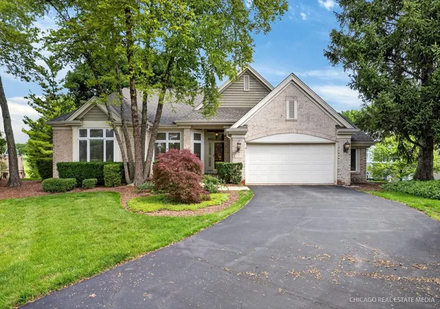 Homes for sale in Lake In The Hills, IL | 7 Castle Pines Ct, Lake In The Hills, IL 60156 | MLS# 12692861