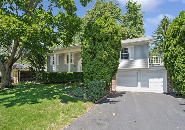 Homes for sale in Buffalo Grove, IL | 830 Woodhollow Ln, Buffalo Grove, IL 60089 | MLS# 12692873
