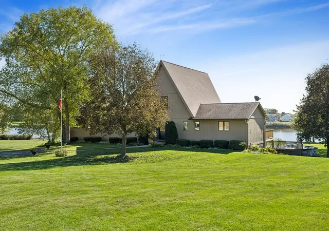 Photo 1 of Single family home for sale at 33829 N Fischer Dr, Ingleside, IL 60041 | MLS# 12692874 | Listing updated on 2026-10-28