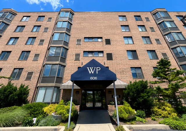 Homes for sale in Chicago, IL | 606 E Woodland Park Ave, Chicago, IL 60616