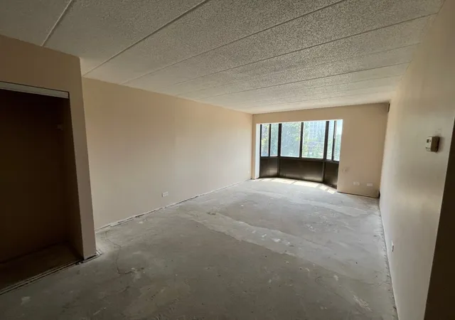 Homes for sale in Chicago, IL | 606 E Woodland Park Ave, Chicago, IL 60616