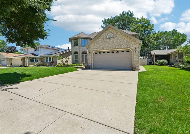 Photo 2 of Sale Pending at 9237 Kedvale Ave, Oak Lawn, IL 60453 | MLS# 12692918 | Listing updated on 2026-09-04