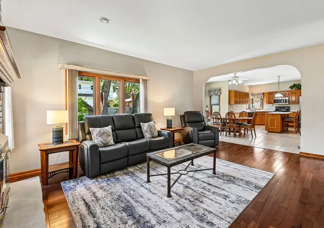 Photo 4 of Sale Pending at 9237 Kedvale Ave, Oak Lawn, IL 60453 | MLS# 12692918 | Listing updated on 2026-09-04