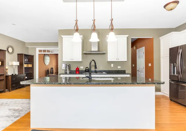 4th image of 4383 Canterbury Ct #4383, St. Charles, IL 60174 | MLS# 12692927