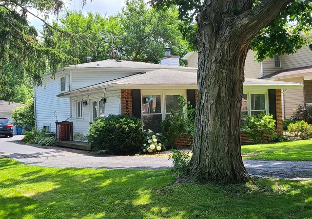 Homes for sale in Downers Grove, IL | 5239 Cumnor Rd, Downers Grove, IL 60515 | MLS# 12692933
