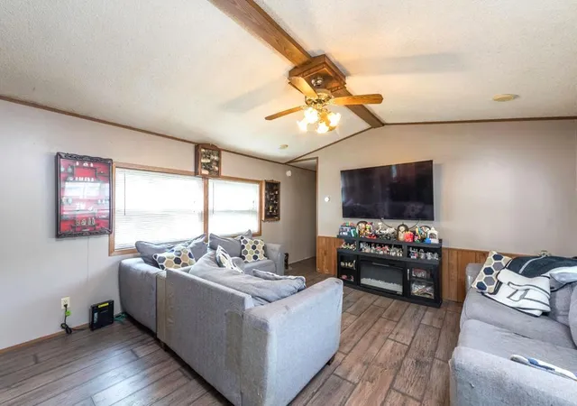 Photo 4 of Manufactured home for sale at 3285 Meadow Dr, Park City, IL 60085 | MLS# 12692962 | Listing updated on 2026-10-09