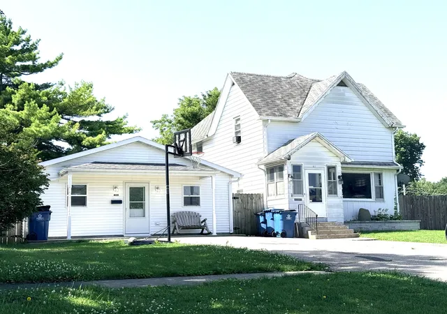 Homes for sale in Hoopeston, IL | 411 W Washington St, Hoopeston, IL 60942 | MLS# 12692972