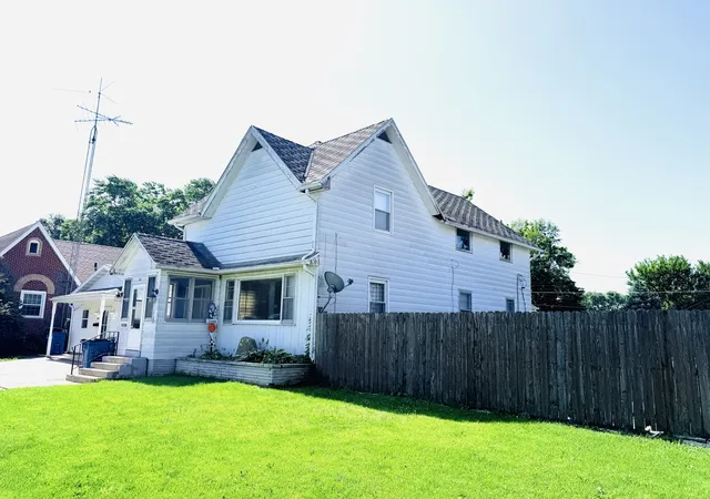 Homes for sale in Hoopeston, IL | 411 W Washington St, Hoopeston, IL 60942 | MLS# 12692972