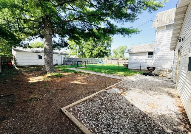 3rd image of 411 W Washington St, Hoopeston, IL 60942 | MLS# 12692972