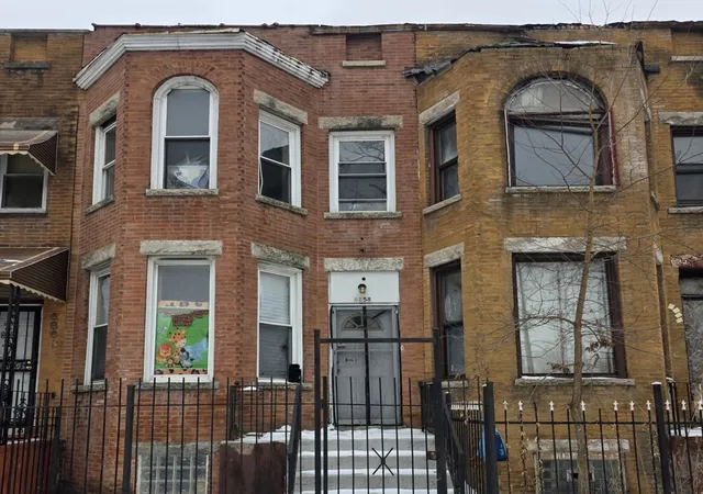 Homes for sale in Chicago, IL | 6858 S Calumet Ave, Chicago, IL 60637 | MLS# 12692974