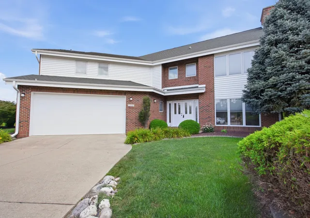 Photo 2 of Single family home for sale at 2110 Meadowlark Ct, Urbana, IL 61802 | MLS# 12692982 | Listing updated on 2026-08-13