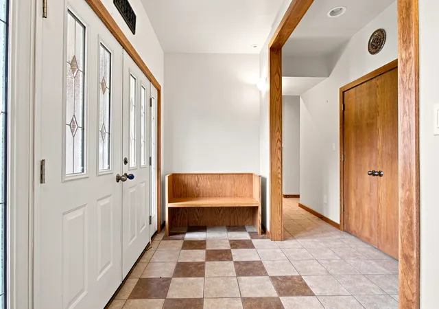 Photo 3 of Single family home for sale at 2110 Meadowlark Ct, Urbana, IL 61802 | MLS# 12692982 | Listing updated on 2026-08-13
