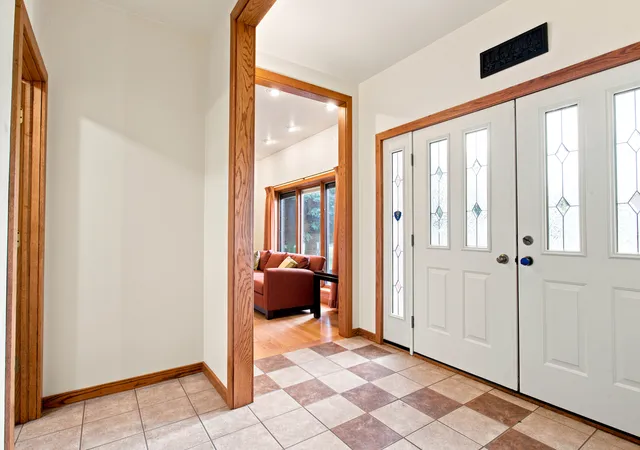Photo 3 of Single family home for sale at 2110 Meadowlark Ct, Urbana, IL 61802 | MLS# 12692982 | Listing updated on 2026-08-13