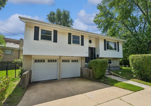 1st image of 9001 E Prairie Rd, Evanston, IL 60203 | MLS# 12692988
