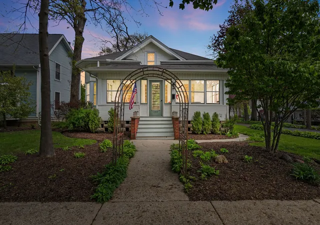 Homes for sale in Grayslake, IL | 155 S Slusser St, Grayslake, IL 60030 | MLS# 12692992