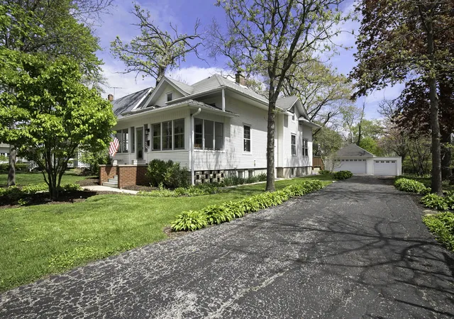 Homes for sale in Grayslake, IL | 155 S Slusser St, Grayslake, IL 60030 | MLS# 12692992