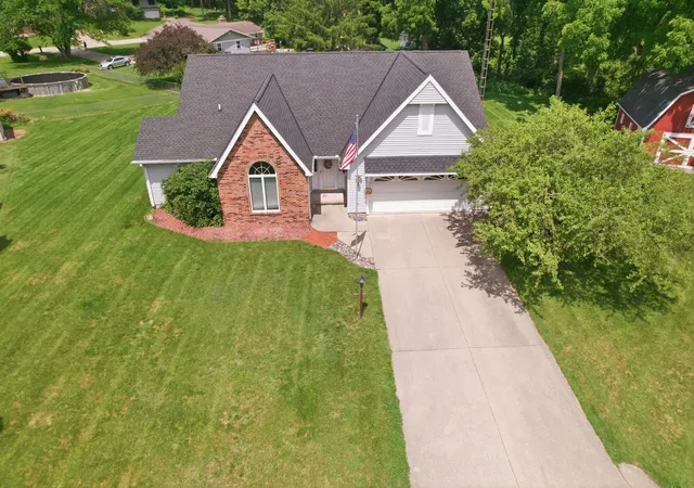 Homes for sale in Dixon, IL | 2160 Park Cir, Dixon, IL 61021 | MLS# 12692994