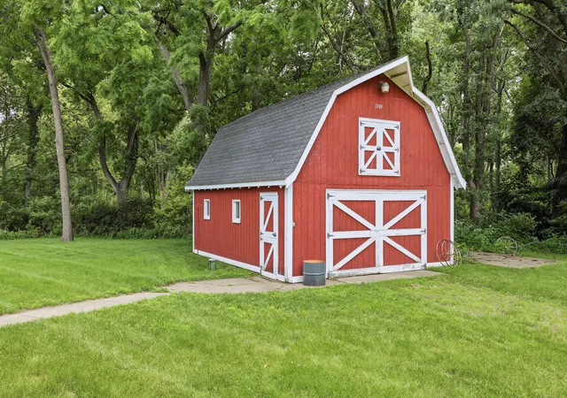 Homes for sale in Dixon, IL | 2160 Park Cir, Dixon, IL 61021 | MLS# 12692994