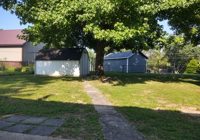 4th image of 315 Circle Dr, Vienna, IL 62995 | MLS# 12693003