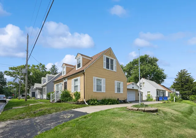 Photo 1 of Single family home for sale at 1128 28th Street, Bettendorf, IA 52722 | MLS# 12693022 | Listing updated on 2026-10-20