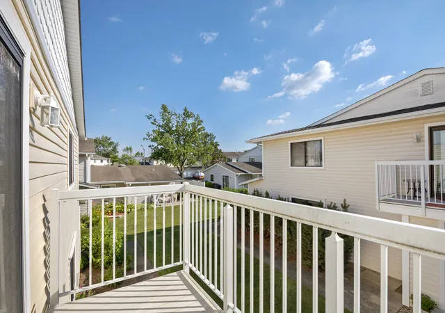 Homes for sale in Schaumburg, IL | 717 Whitesail Dr #717, Schaumburg, IL 60194 | MLS# 12693086