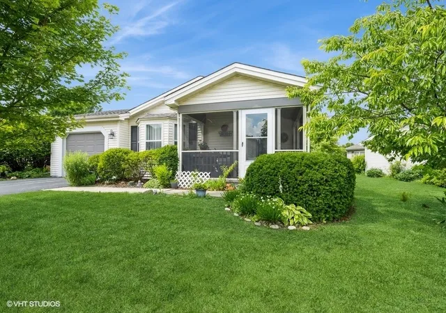 Homes for sale in Grayslake, IL | 1016 Castleton Ct, Grayslake, IL 60030 | MLS# 12693121