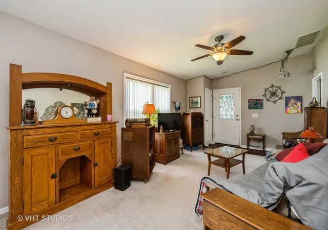 Homes for sale in Grayslake, IL | 1016 Castleton Ct, Grayslake, IL 60030 | MLS# 12693121