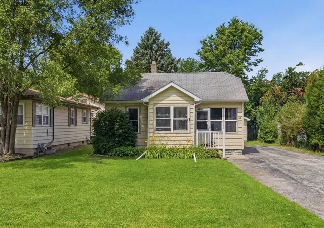 Homes for sale in Aurora, IL | 1219 Gates St, Aurora, IL 60505 | MLS# 12693126