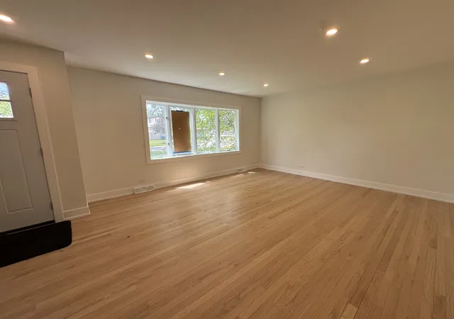 2nd image of 5550 W 85th St, Burbank, IL 60459 | MLS# 12693191