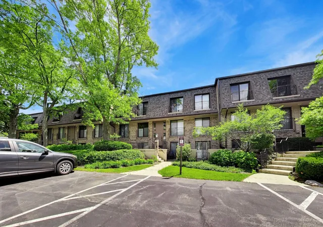 Homes for sale in Northfield, IL | 1714 Northfield Sq, Northfield, IL 60093