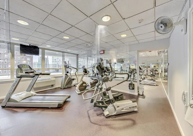 2nd image of 111 E Chestnut St, Chicago, IL 60611