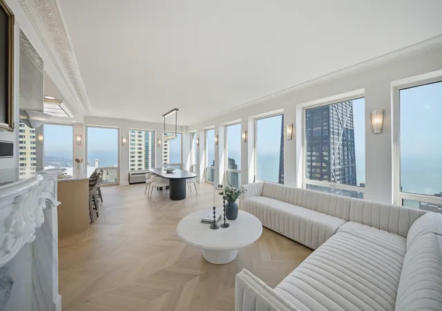 5th image of 111 E Chestnut St, Chicago, IL 60611
