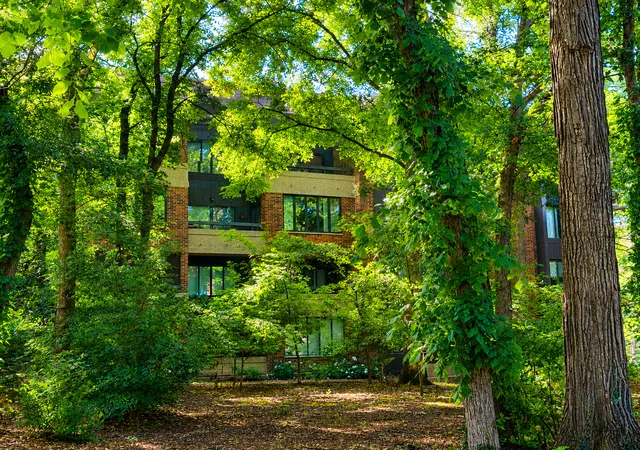 Homes for sale in Hinsdale, IL | 1401 Burr Oak Rd #303B, Hinsdale, IL 60521 | MLS# 12693232