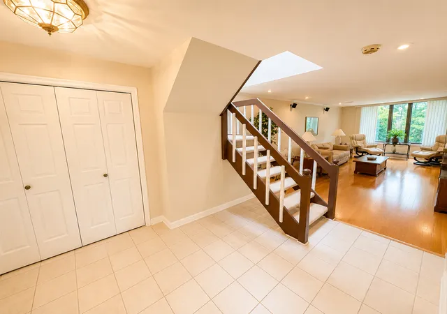 Homes for sale in Hinsdale, IL | 1401 Burr Oak Rd #303B, Hinsdale, IL 60521 | MLS# 12693232