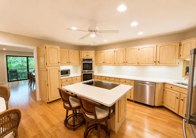 Homes for sale in Hinsdale, IL | 1401 Burr Oak Rd #303B, Hinsdale, IL 60521 | MLS# 12693232