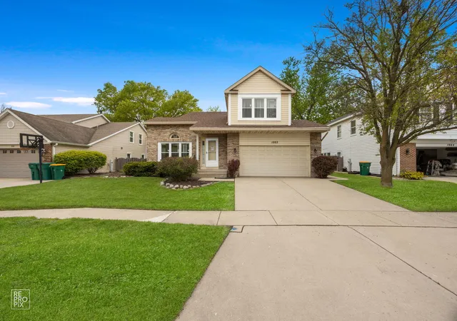 Photo 2 of Single family home for sale at 1002 Hobson Dr, Buffalo Grove, IL 60089 | MLS# 12693253 | Listing updated on 2026-08-06