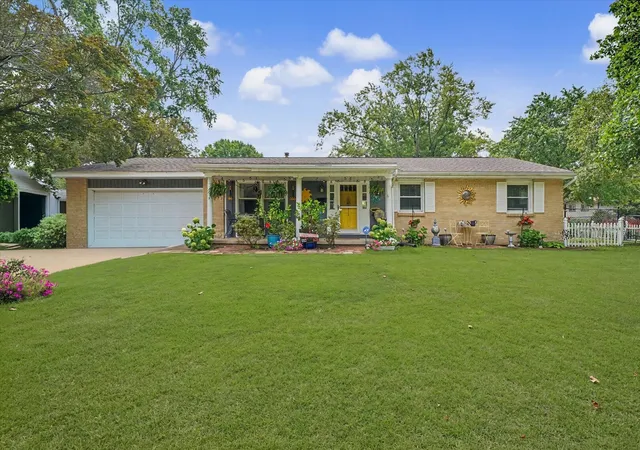 2nd image of 1304 Adams St, Urbana, IL 61802 | MLS# 12693266