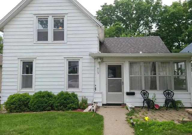 Homes for sale in Dixon, IL | 513 Crawford Ave, Dixon, IL 61021 | MLS# 12693297