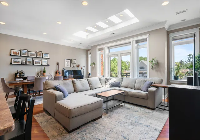 Homes for sale in Chicago, IL | 5114 N Western Ave #3, Chicago, IL 60625 | MLS# 12693388