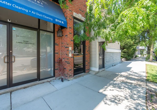 Homes for sale in Chicago, IL | 5114 N Western Avenue, Chicago, IL 60625 | Houzeo