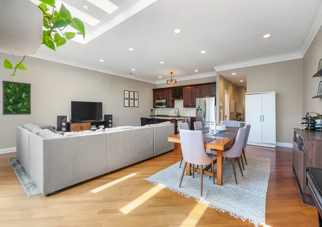 Homes for sale in Chicago, IL | 5114 N Western Ave, Chicago, IL 60625