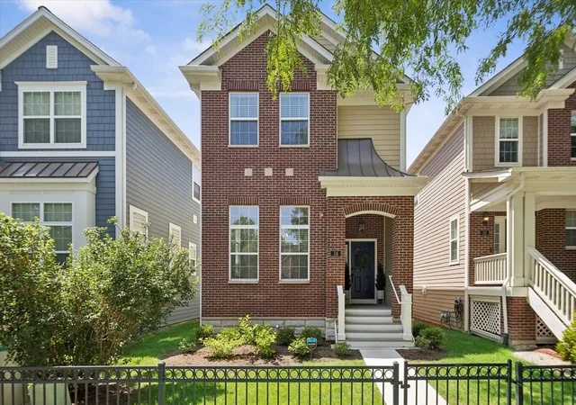 Photo 1 of Single family home for sale at 14 N Dryden Pl, Arlington Heights, IL 60004 | MLS# 12693389 | Listing updated on 2026-09-29
